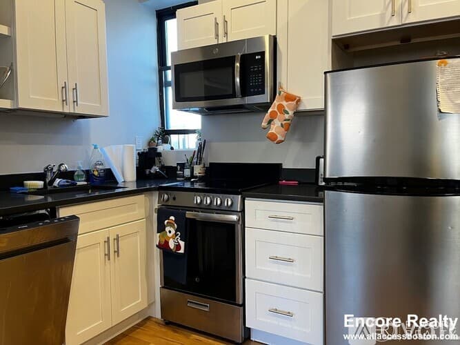 Boston Apartment: 833 Beacon St