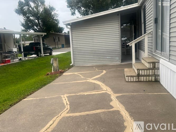Cocoa House: 1641 Ridge Drive