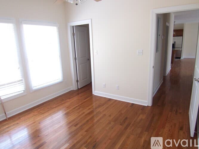Savannah House: 537 East Hall Lane