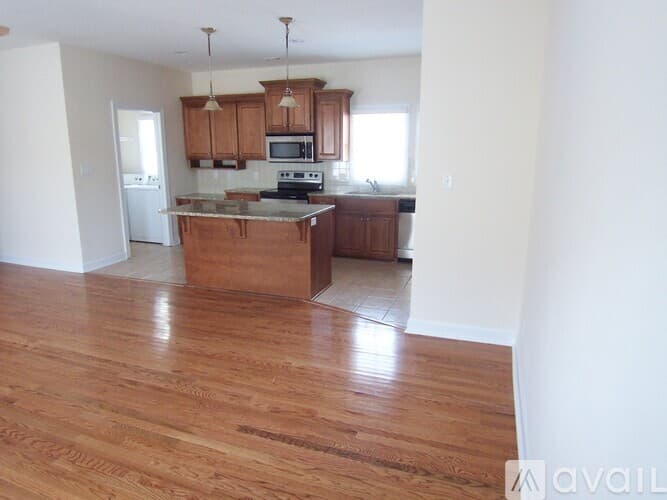 Savannah House: 537 East Hall Lane