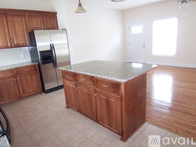 Savannah House: 537 East Hall Lane