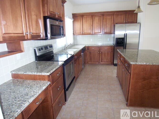 Savannah House: 537 East Hall Lane