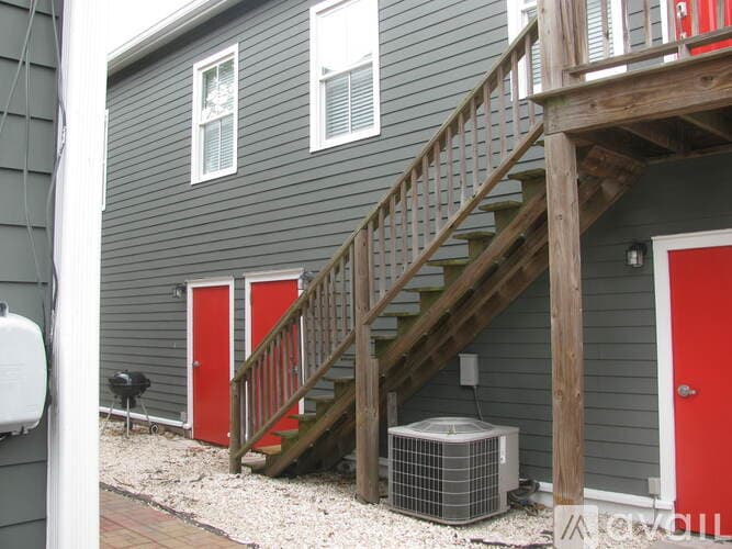 Savannah House: 537 East Hall Lane