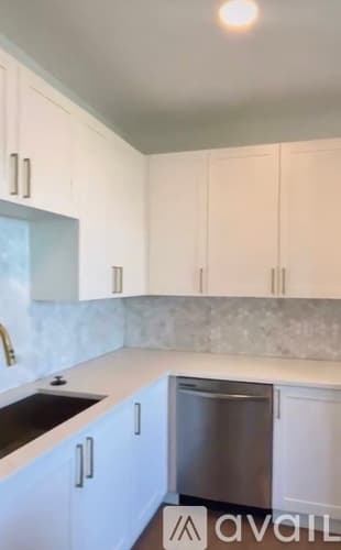 Tampa Apartment: 5129 W Tyson Ave