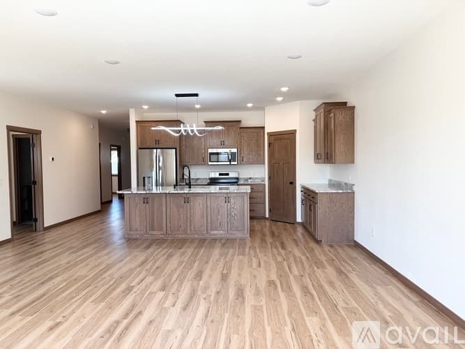 Richmond Townhome: 575 Main St W