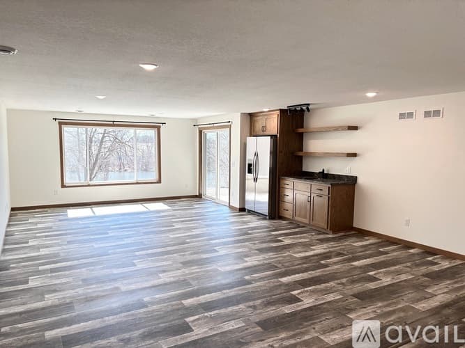 Richmond Townhome: 575 Main St W