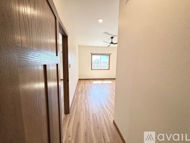 Richmond Townhome: 575 Main St W