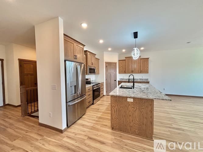 Richmond Townhome: 575 Main St W