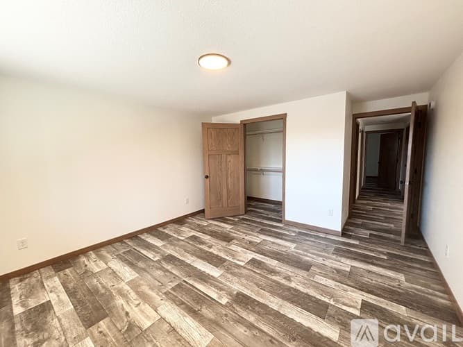 Richmond Townhome: 575 Main St W