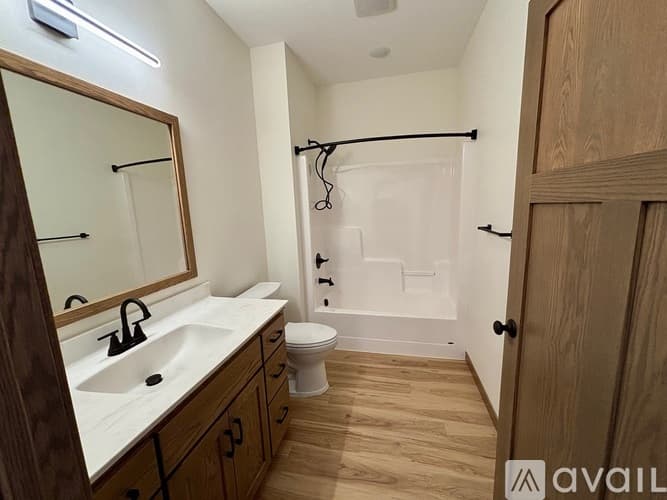 Richmond Townhome: 575 Main St W
