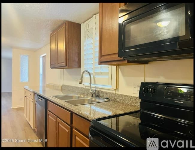 Cocoa House: 1641 Ridge Drive