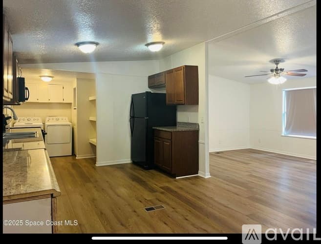 Cocoa House: 1641 Ridge Drive