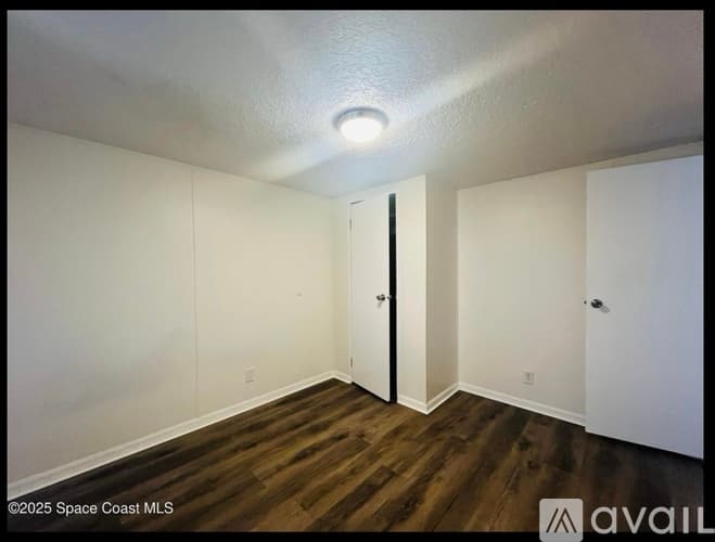 Cocoa House: 1641 Ridge Drive
