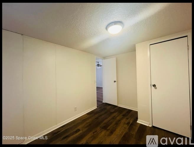 Cocoa House: 1641 Ridge Drive