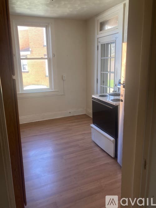 Jeannette Apartment: 11 Cuyler Ave