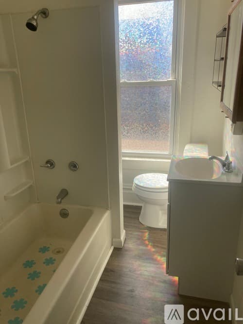 Jeannette Apartment: 11 Cuyler Ave