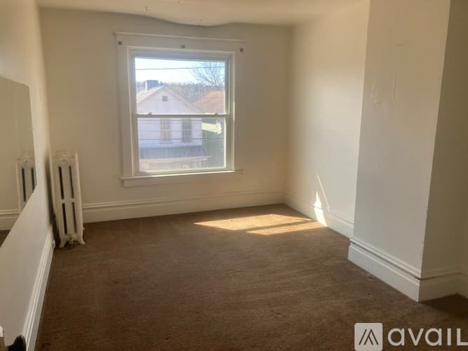 Jeannette Apartment: 11 Cuyler Ave