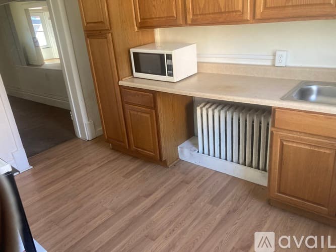 Jeannette Apartment: 11 Cuyler Ave