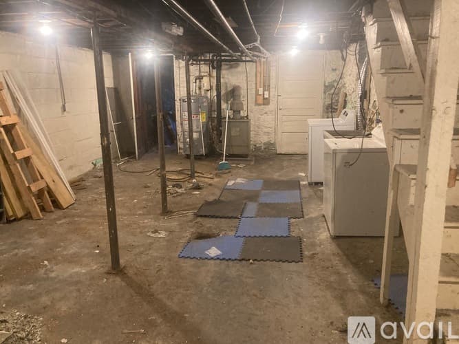 Jeannette Apartment: 11 Cuyler Ave