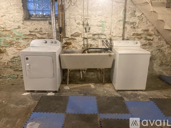 Jeannette Apartment: 11 Cuyler Ave