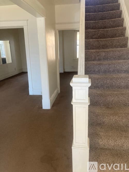 Jeannette Apartment: 11 Cuyler Ave