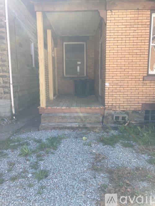 Jeannette Apartment: 11 Cuyler Ave