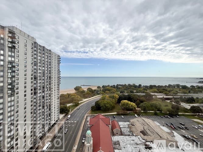 Chicago Apartment: 5650 N Sheridan Rd