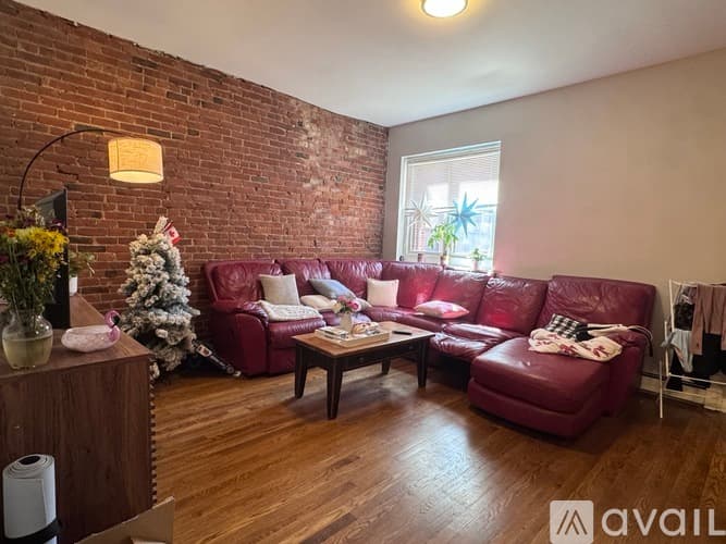 Brookline Apartment: 15 Stearns Rd