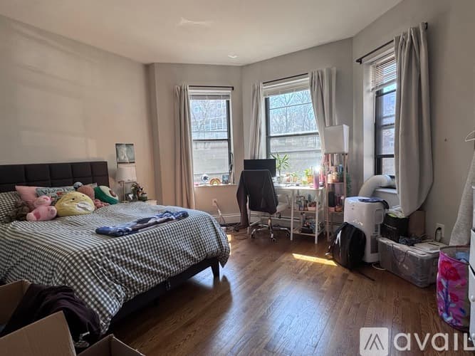 Brookline Apartment: 15 Stearns Rd