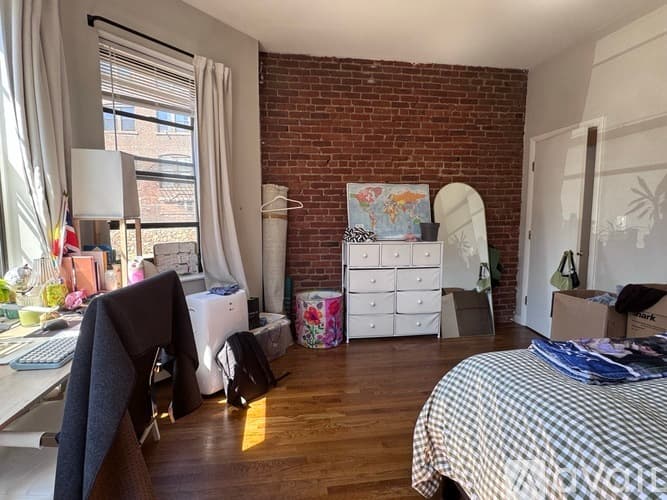 Brookline Apartment: 15 Stearns Rd