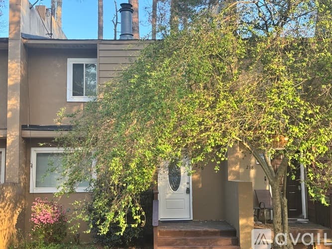 Clemson Townhome: 220 Charleston Ave