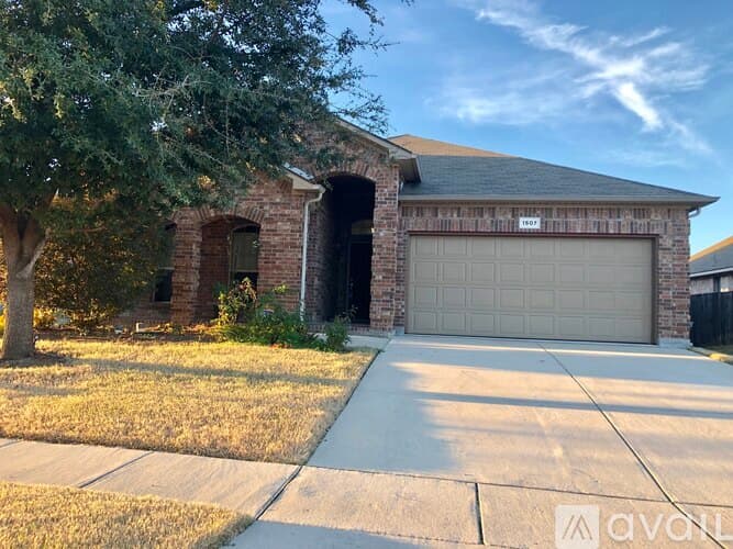 Arlington House: 1507 Deer Crossing Dr