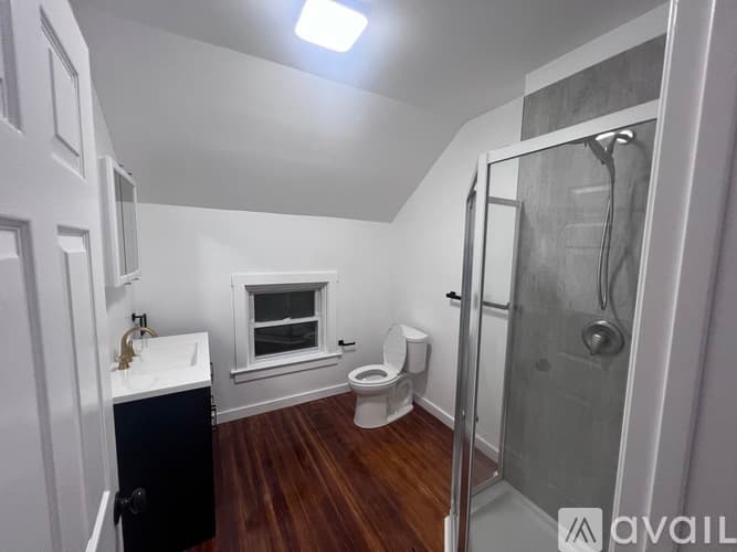 Fall River Apartment: 868 President Avenue