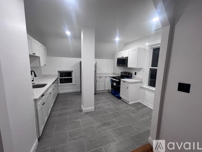 Fall River Apartment: 868 President Avenue
