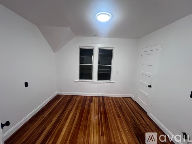 Fall River Apartment: 868 President Avenue