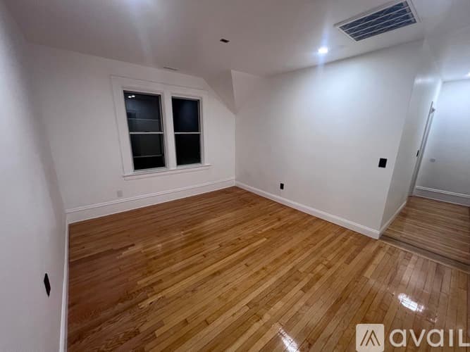 Fall River Apartment: 868 President Avenue