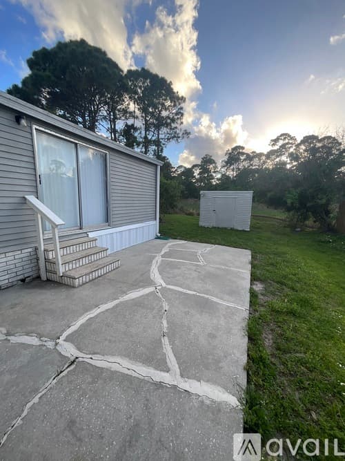 Cocoa House: 1641 Ridge Drive