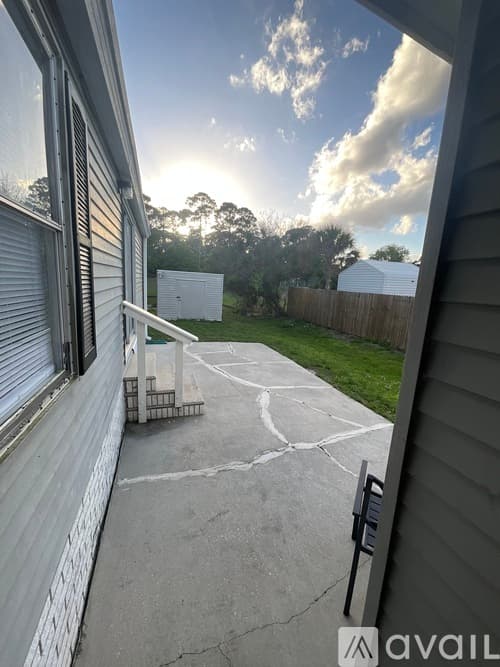 Cocoa House: 1641 Ridge Drive