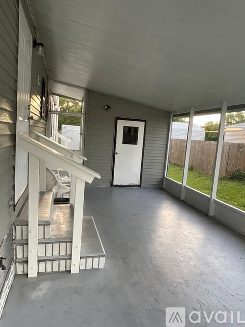 Cocoa House: 1641 Ridge Drive