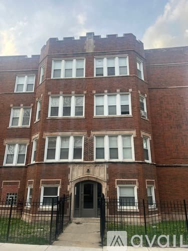 Chicago Apartment: 654 E 81st St
