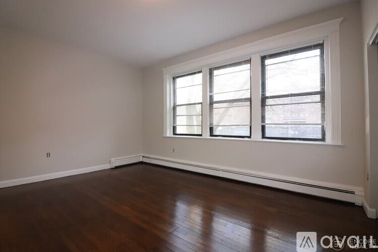 Brookline Apartment: 11 Stearns Rd