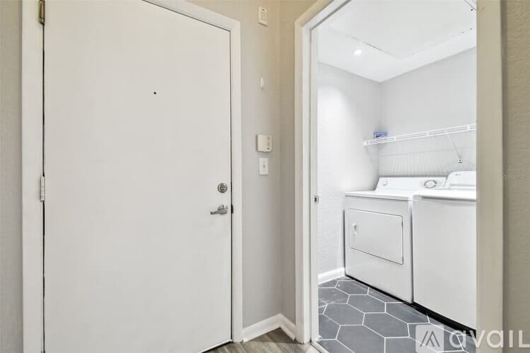 Tampa Apartment: 2402 W Azeele St