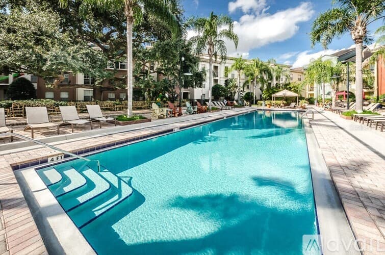 Tampa Apartment: 2402 W Azeele St