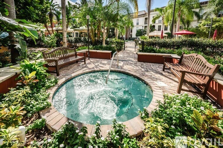 Tampa Apartment: 2402 W Azeele St