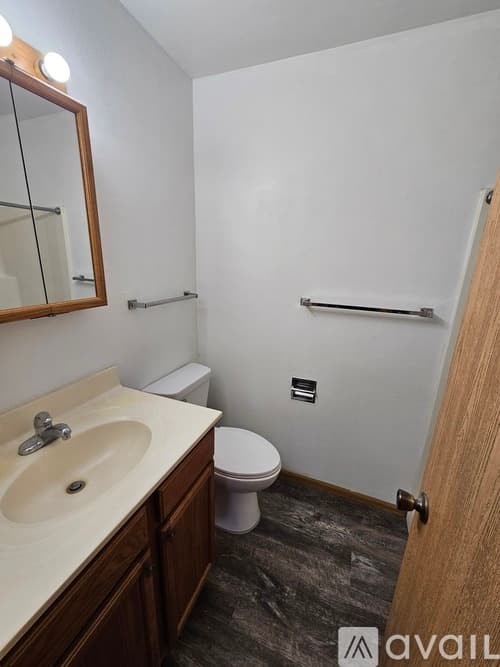 La Crosse Apartment: 2222 32nd St S