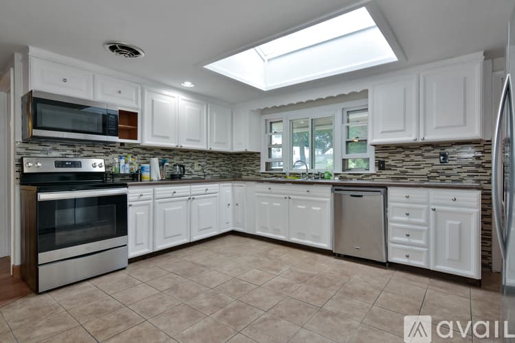 Lawrence House: 3 Durso Ave