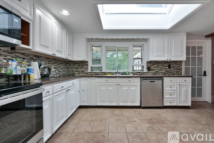 Lawrence House: 3 Durso Ave