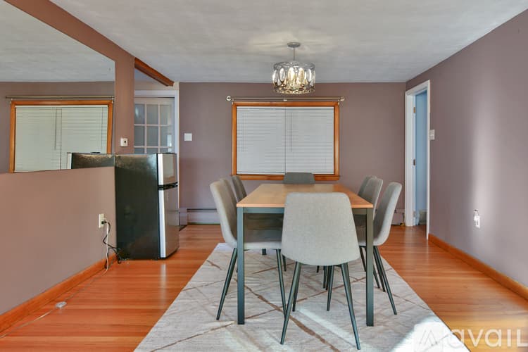 Lawrence House: 3 Durso Ave