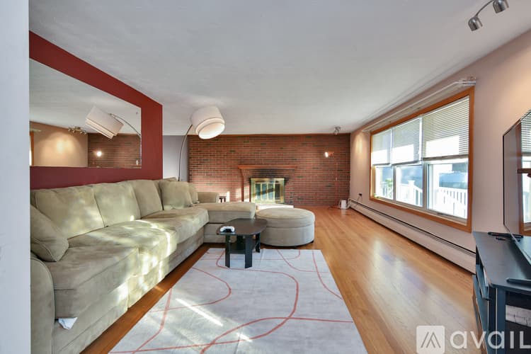 Lawrence House: 3 Durso Ave