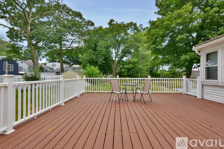 Lawrence House: 3 Durso Ave
